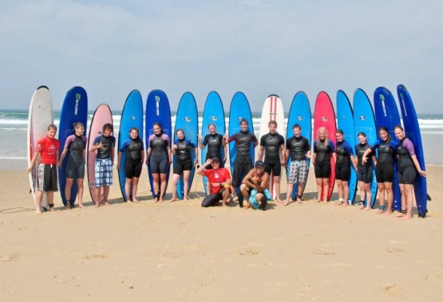  Auf ein Surfcamp gehen 